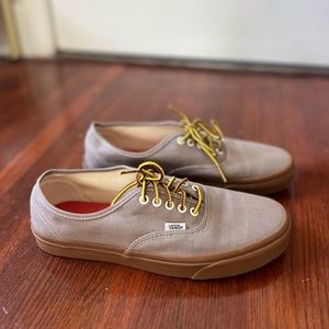 NEW VANS - SIZE 10.5 MEN